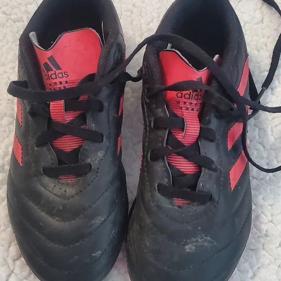 Adidas Kids Black and Pink Soccer Cleats - Picture 2 of 5